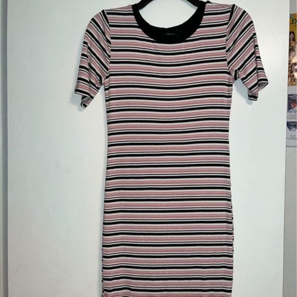 Forever 21 Dresses & Skirts - Forever 21 Dress, Like New, Juniors Medium